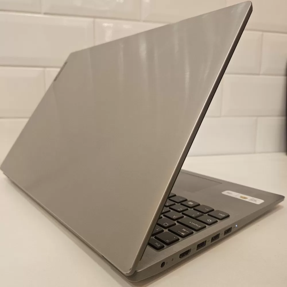 Notebook Lenovo Ryzen 5 3500U - 8Gb Ram - Radeon Vega 8 - SSD Notebook Lenovo Ryzen 5 3500U - 8Gb Ram - Radeon Vega 8 - SSD