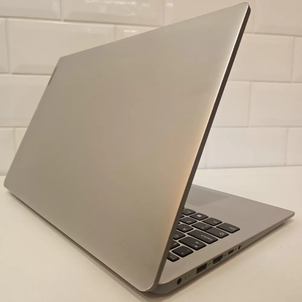 Notebook Lenovo Ryzen 5 7520U - 16Gb Ram - AMD Radeon 610M - SSD Notebook Lenovo Ryzen 5 7520U - 16Gb Ram - AMD Radeon 610M - SSD