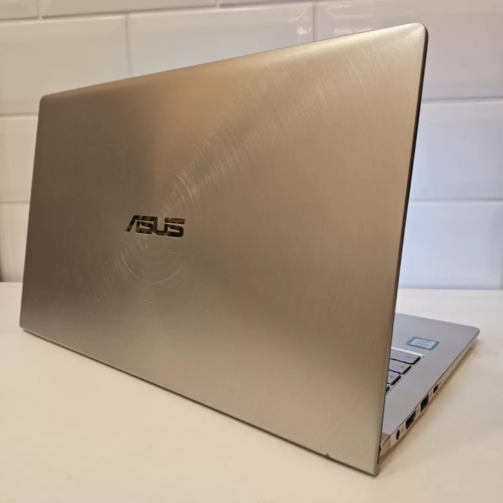 Notebook Asus ZenBook i7 8th - 8Gb Ram - SSD - IPS Notebook Asus ZenBook i7 8th - 8Gb Ram - SSD - IPS