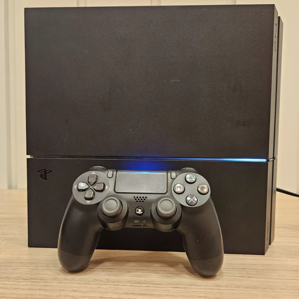 Playstation 4 - 500Gb HD - 1 Controle Playstation 4 - 500Gb HD - 1 Controle