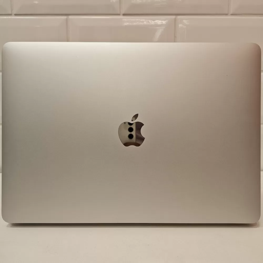 MacBook Air M1 - 8Gb Ram - SSD - A2337 MacBook Air M1 - 8Gb Ram - SSD - A2337