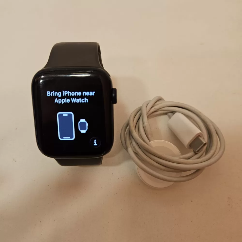 Apple Watch SE Gen 2 (GPS) - 40mm Apple Watch SE Gen 2 (GPS) - 40mm